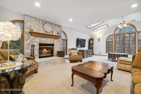 Living - 17 Constitution Dr, Leonardo, NJ 07737 photo 10 of 14
