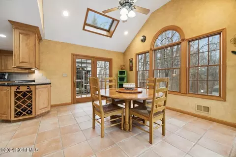Dining - 17 Constitution Dr, Leonardo, NJ 07737 photo 2 of 4