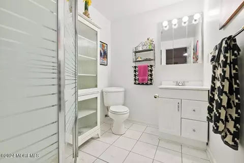Bath - 17 Constitution Dr, Leonardo, NJ 07737 photo 6 of 6
