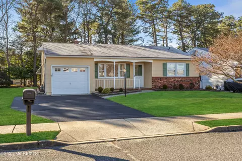 10 Westport Dr, Toms River, NJ 08757