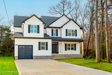 1402 Wallach Dr, Toms River, NJ 08755