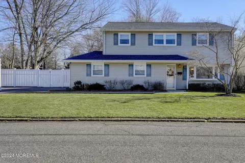 12 Carriage Rd N, Hazlet, NJ 07730