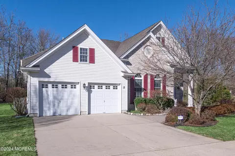 2 Marion Ct, Freehold, NJ 07728