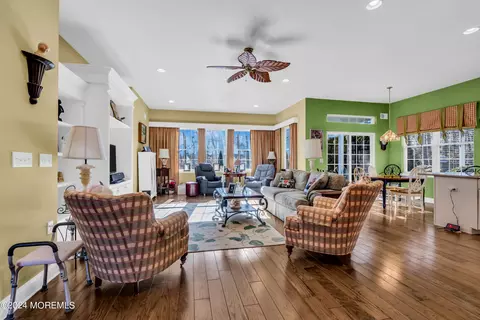 Living - 10 Millstone Way, Waretown, NJ 08758 photo 2 of 5