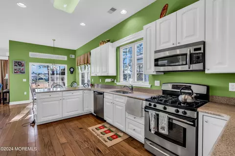 Kitchen - 10 Millstone Way, Waretown, NJ 08758 photo 6 of 7