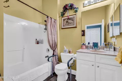 Bath - 10 Millstone Way, Waretown, NJ 08758 photo 3 of 3