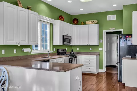 Kitchen - 10 Millstone Way, Waretown, NJ 08758 photo 2 of 7