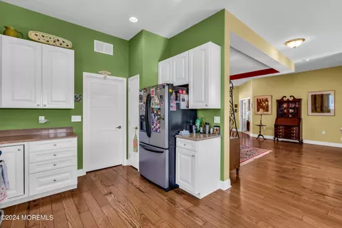 Kitchen - 10 Millstone Way, Waretown, NJ 08758 photo 5 of 7