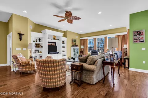Living - 10 Millstone Way, Waretown, NJ 08758 photo 3 of 5