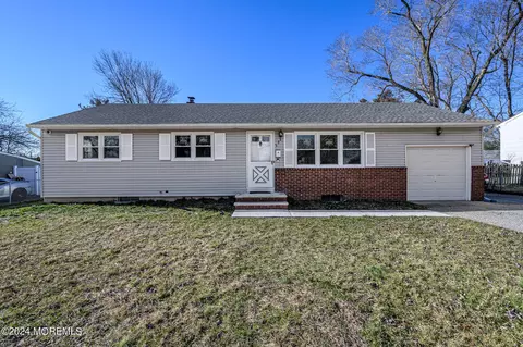 222 Cedar Grove Rd, Toms River, NJ 08753