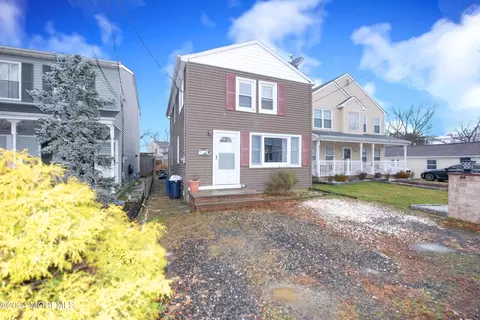 707 Beachview Ave, Union Beach, NJ 07735