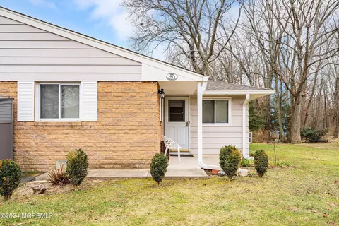 2 Cardinal St # D, Manchester, NJ 08759
