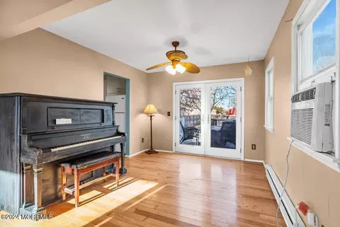 Living - 54 Spruce Ct, Brick, NJ 08723 photo 4 of 4