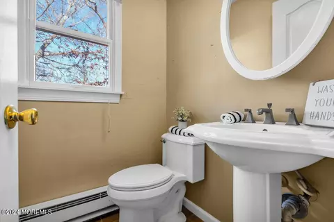 Bath - 54 Spruce Ct, Brick, NJ 08723 photo 1 of 3