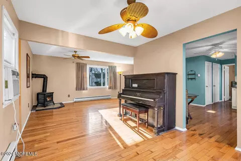 Living - 54 Spruce Ct, Brick, NJ 08723 photo 1 of 4