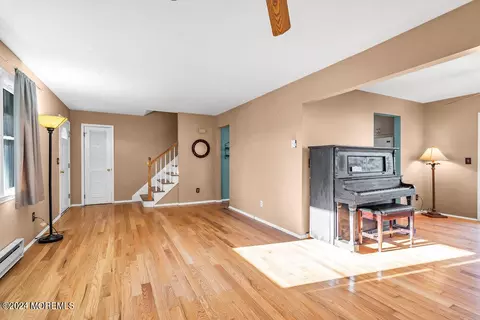Living - 54 Spruce Ct, Brick, NJ 08723 photo 3 of 4