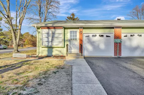 33 A Independence Pkwy #A, Whiting, NJ 08759