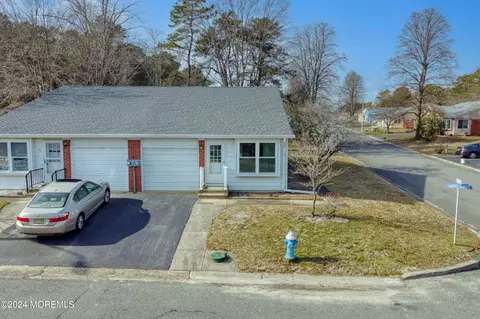 1 Lafayette Dr #B, Whiting, NJ 08759