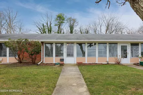 217 Buckingham Ct # B, Lakewood, NJ 08701
