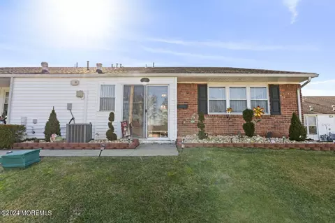 10 Montana Ct #311, Matawan, NJ 07747