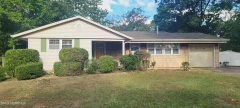 1006 Amethyst Dr, Toms River, NJ 08753
