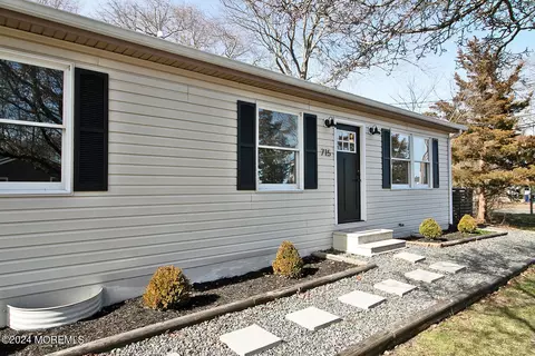 Exterior - 715 Beach Blvd, Forked River, NJ 08731 photo 8 of 17