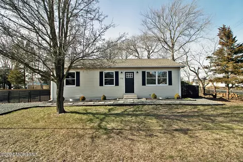 Exterior - 715 Beach Blvd, Forked River, NJ 08731 photo 10 of 17