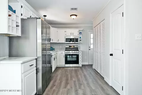 Kitchen - 715 Beach Blvd, Forked River, NJ 08731 photo 8 of 8