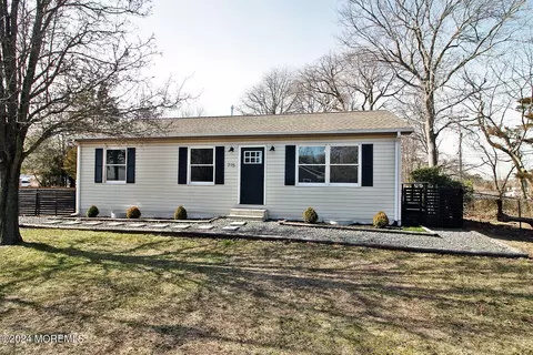 Exterior - 715 Beach Blvd, Forked River, NJ 08731 photo 3 of 17