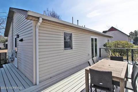 Exterior - 715 Beach Blvd, Forked River, NJ 08731 photo 6 of 17