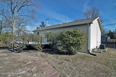 Exterior - 715 Beach Blvd, Forked River, NJ 08731 photo 15 of 17