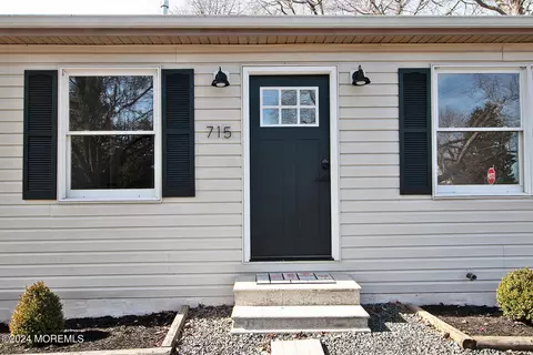 Exterior - 715 Beach Blvd, Forked River, NJ 08731 photo 9 of 17