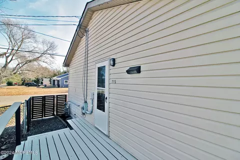 Exterior - 715 Beach Blvd, Forked River, NJ 08731 photo 11 of 17