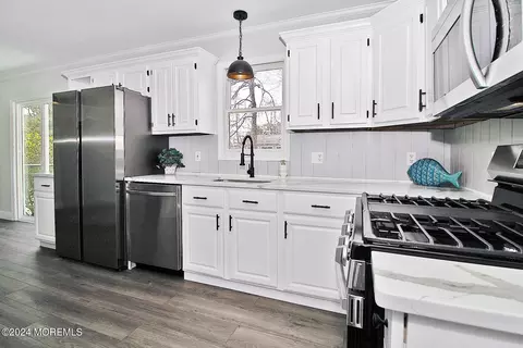 Kitchen - 715 Beach Blvd, Forked River, NJ 08731 photo 4 of 8
