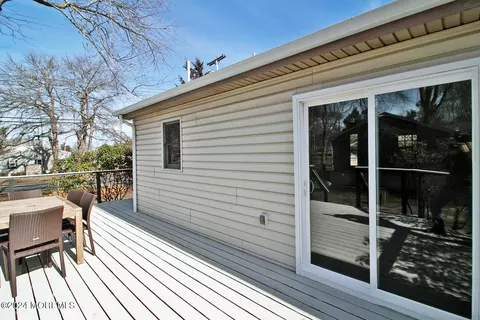 Exterior - 715 Beach Blvd, Forked River, NJ 08731 photo 5 of 17