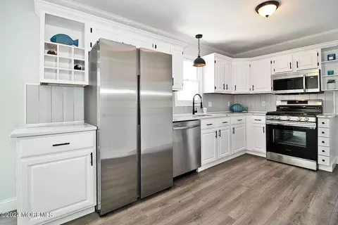Kitchen - 715 Beach Blvd, Forked River, NJ 08731 photo 3 of 8