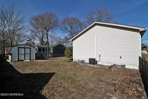 Exterior - 715 Beach Blvd, Forked River, NJ 08731 photo 16 of 17