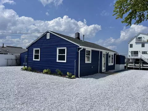 213 Fernwood Dr, Bayville, NJ 08721