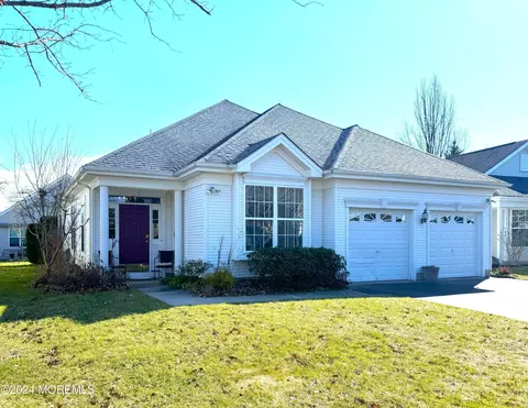 27 Banbury Ln, Jackson, NJ 08527