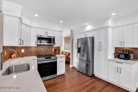 14 Sherrybrooke Dr, Howell, NJ 07731
