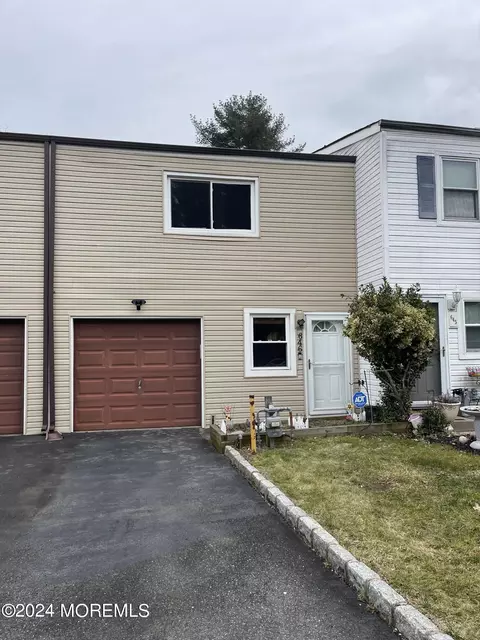 646 Randall Way, Aberdeen, NJ 07747