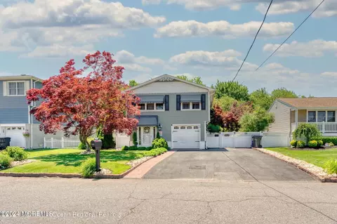 273 Aldo Dr, Toms River, NJ 08753