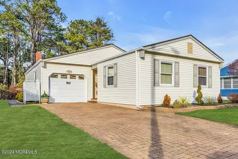 70 Guadalajara Dr, Toms River, NJ 08757