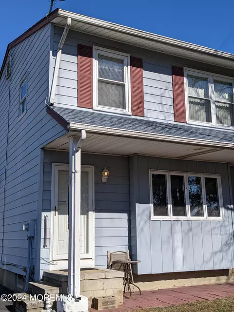 719 Pine St, Lakehurst, NJ 08733