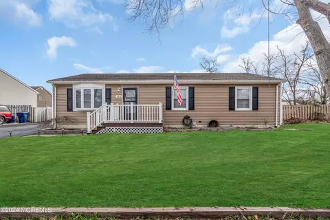 925 Tiller Ave, Beachwood, NJ 08722
