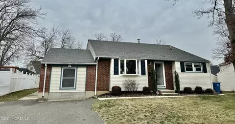6 Lillian Dr, Hazlet, NJ 07730