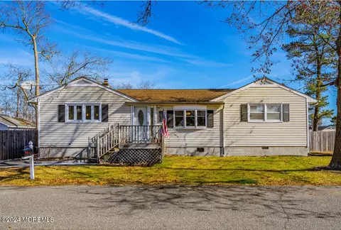 1610 Whitcomb Rd, Forked River, NJ 08731