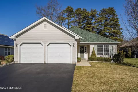 15 Clear Lake Rd, Whiting, NJ 08759