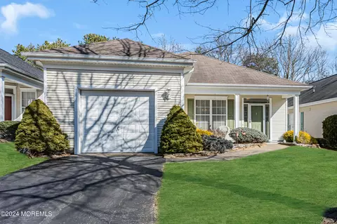 22 Autumn Rise Ln, Lakewood, NJ 08701