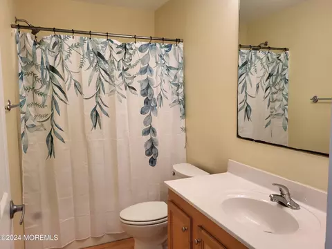 Bath - 63 Atlantic Ave, Waretown, NJ 08758 photo 2 of 6